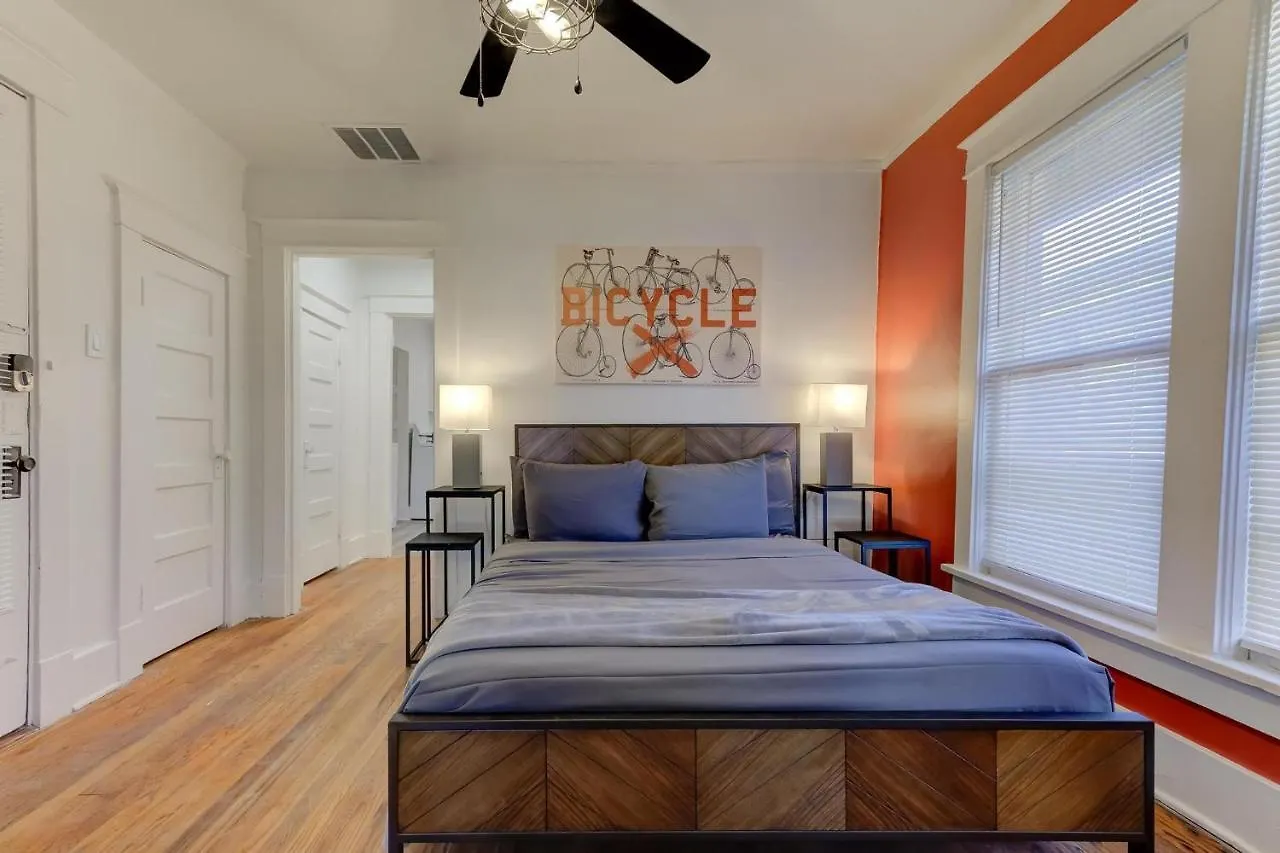 Charming Cooper-Young Flat In The Heart Of Memphis 0*,
