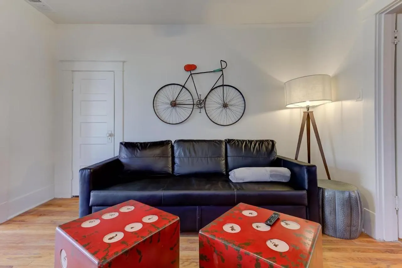 Charming Cooper-Young Flat In The Heart Of Memphis 0*,