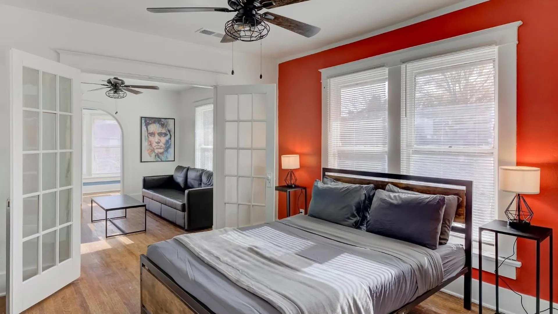 Charming Cooper-Young Flat In The Heart Of Memphis contacts
