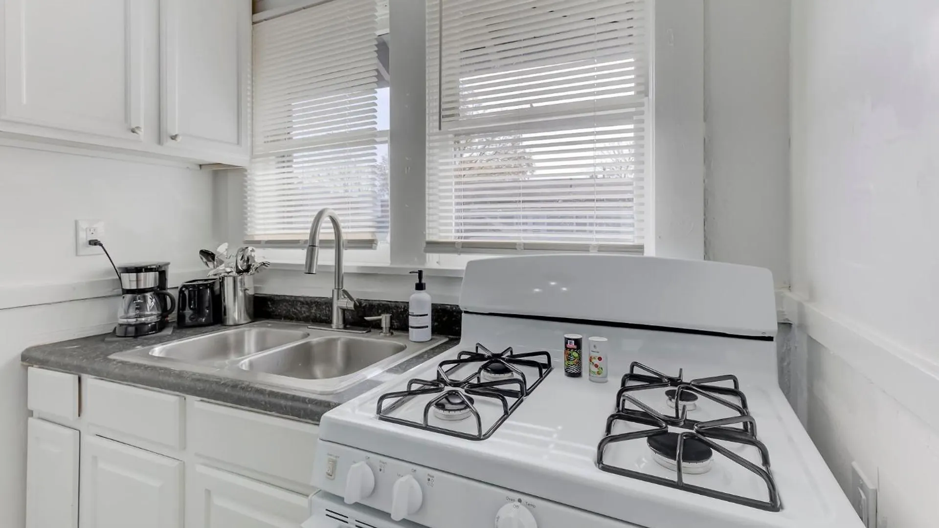 Charming Cooper-Young Flat In The Heart Of Memphis Apartment