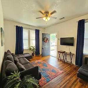Apartment Cool And Calm, Memphis